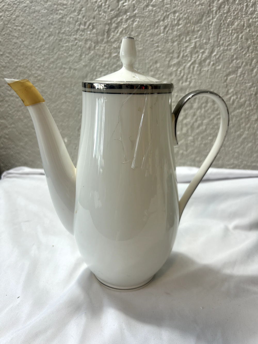 Mikasa China Radcliffe 110 Coffee/ Tea Server Vintage White With Silver Trim